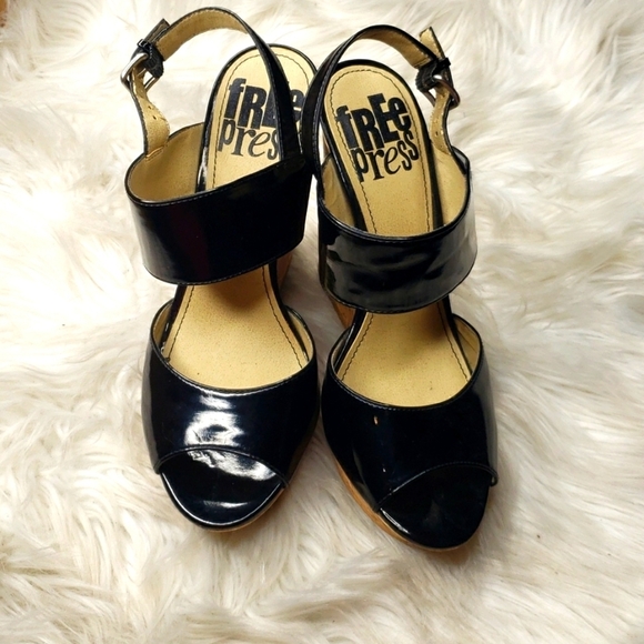 Free Press Black Patent Cork Wedges Size 6.5 - Picture 4 of 7